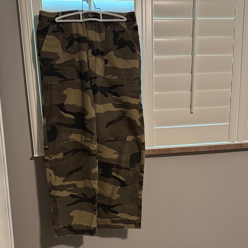 Kut from the cloth barrel camo pants. NWOT